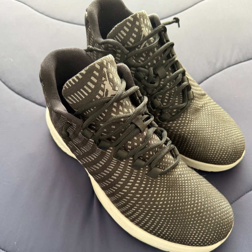 Mens Jordan B. Fly Air Jordans Sz 10